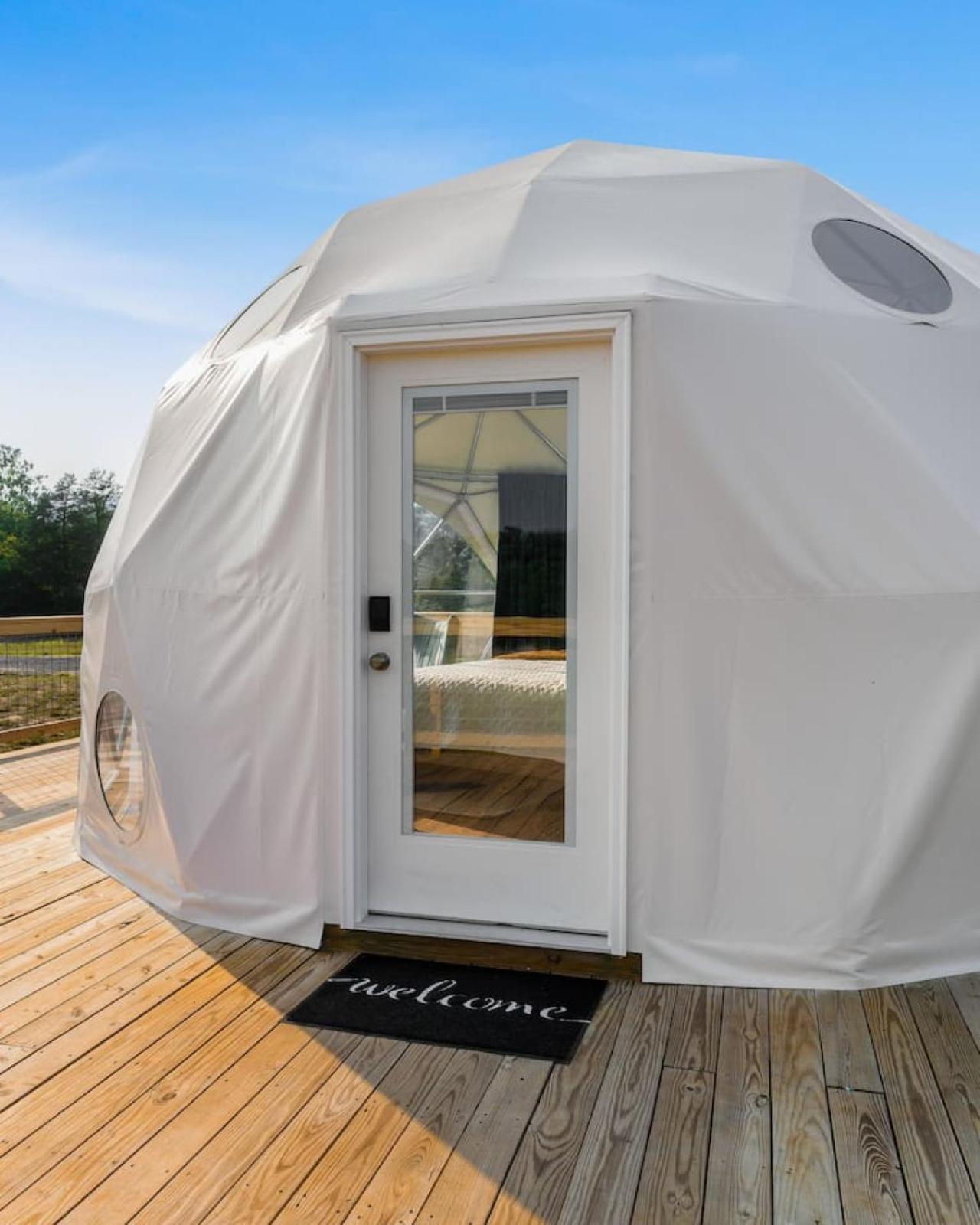 בית הארחה לוראיי 	Tranquil Dome At Faraway Camp מראה חיצוני תמונה